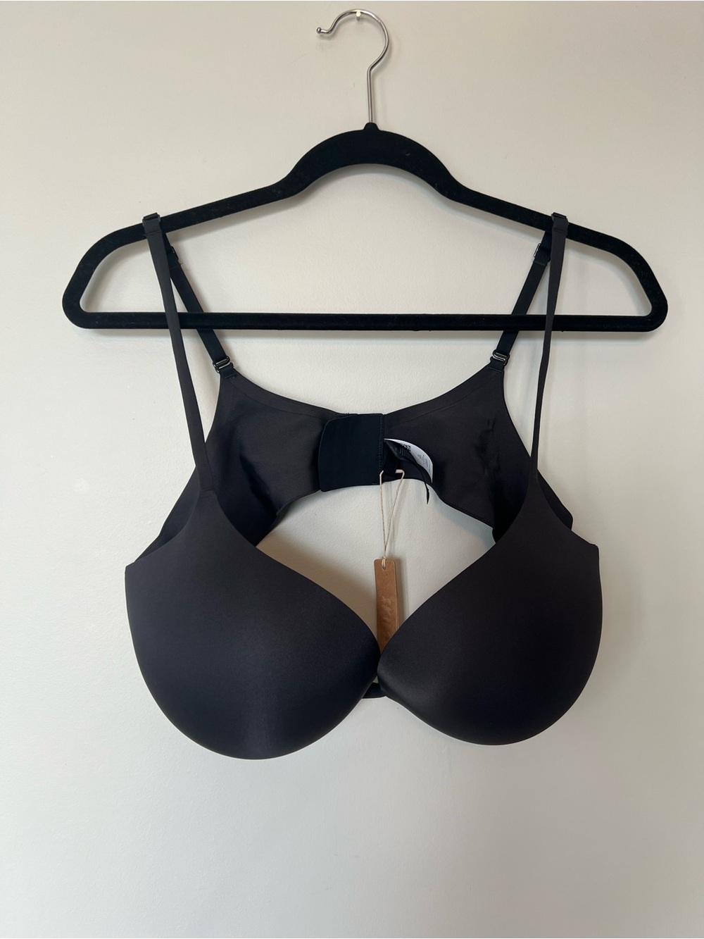 NWT SKIMS Black Smooth T-Shirt Bra with Light Molded Cups